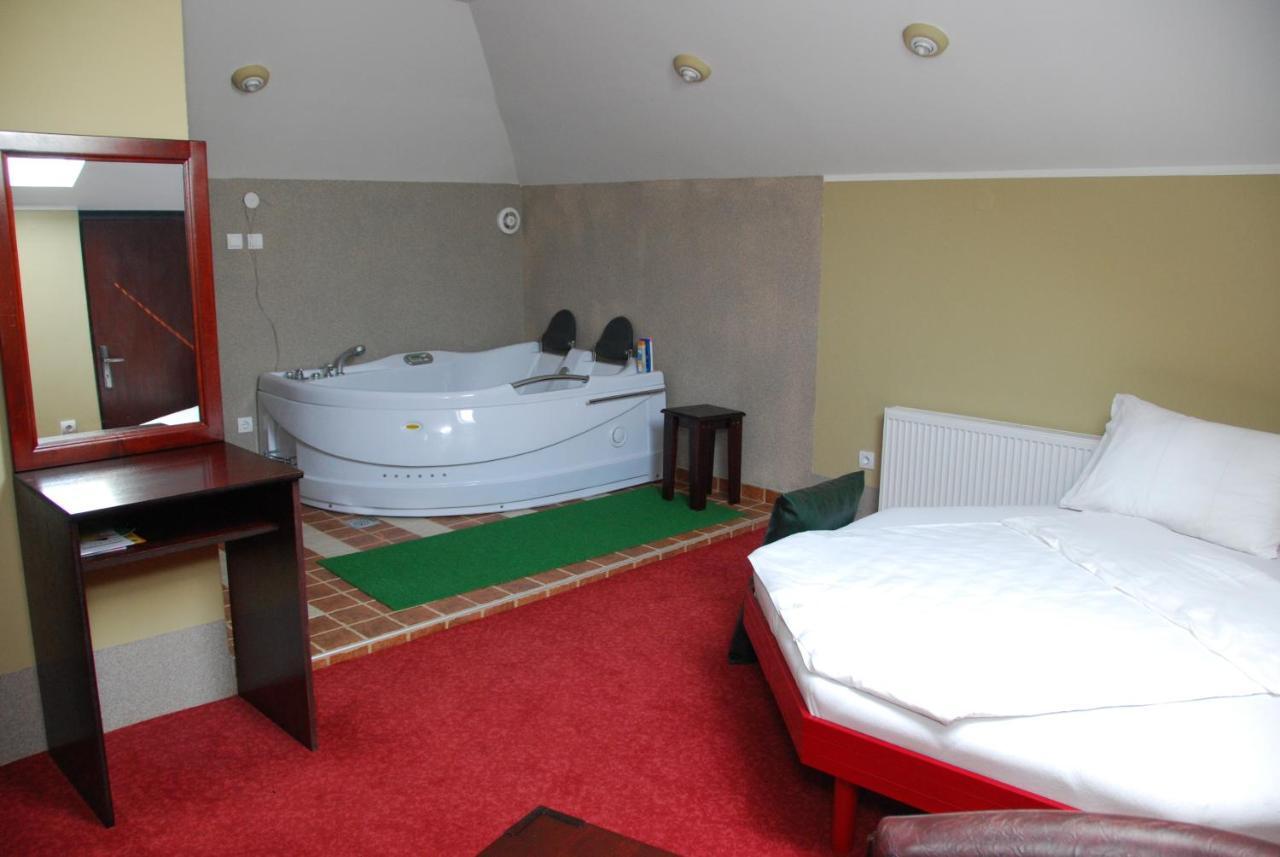 Hotel Vila Mitic Luxx Spa Centar Leskovac  Habitación foto